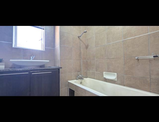 3 BEDROOM APARTMENT FOR SALE IN BULWER